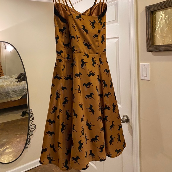 Adorable copper fit flare mini dress with horses - Picture 5 of 7